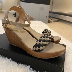 Wedge sandal, brand new